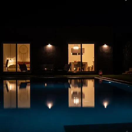 Villa Sagma With Pool Perísza